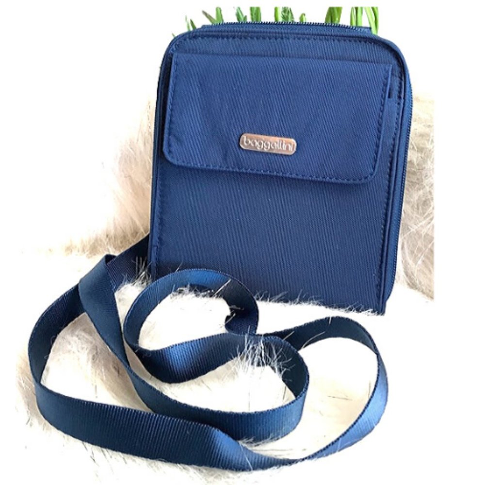 Small Baggallini Wallet Crossbody